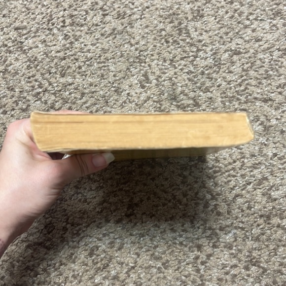 A wrinkle in time paperback book by Madeleine L’Engle - Picture 3 of 14